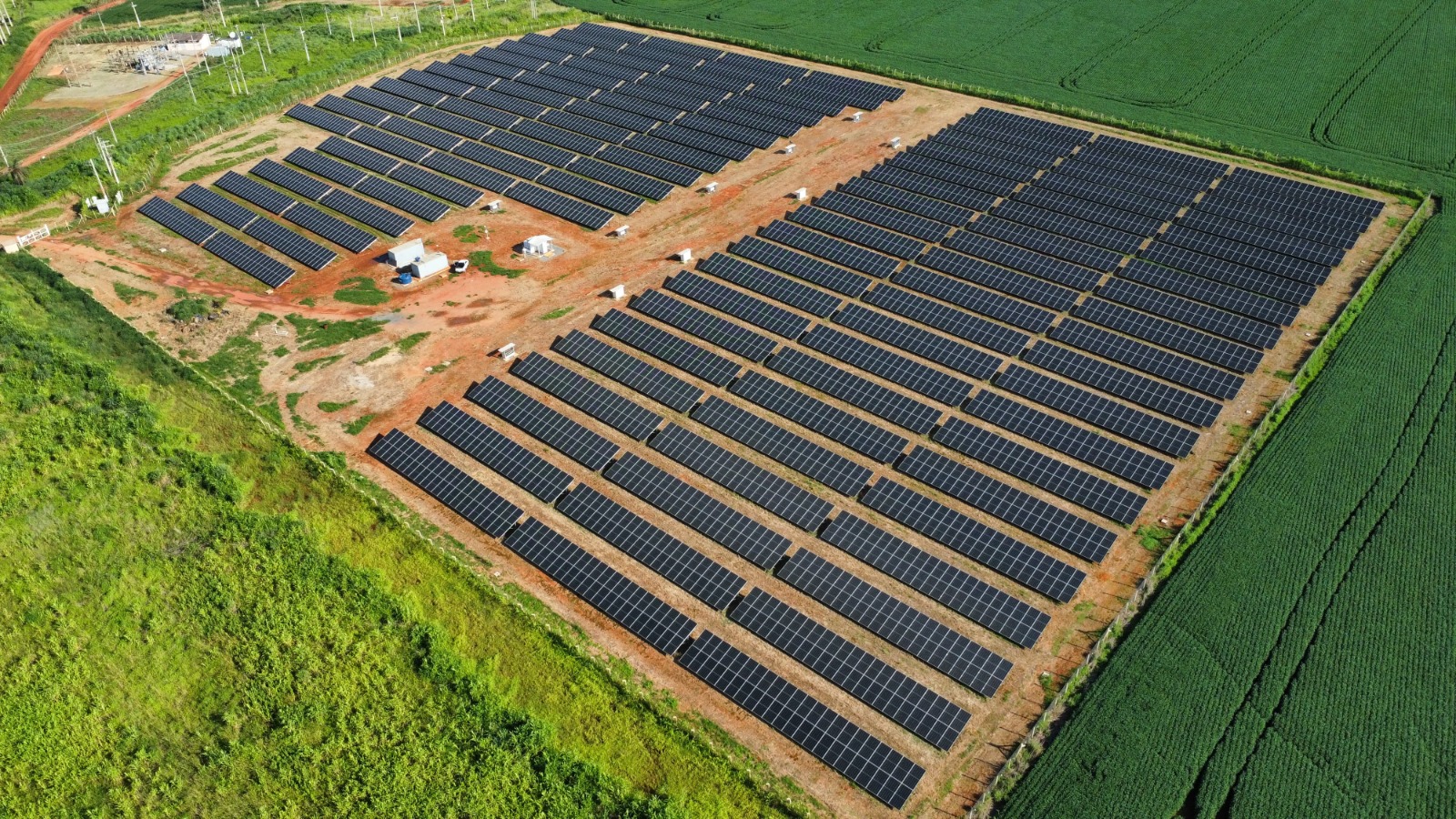 Vista aérea de outra usina solar da Soys em operação